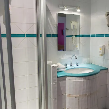מלון Le Clocher De Rodez Centre Gare 3*
