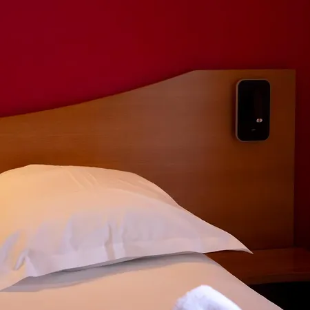 Otel Le Clocher De Rodez Centre Gare 3*